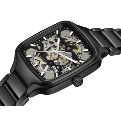 Vue en gros plan de la Montre Rado True Square Automatic Skeleton 38 mm