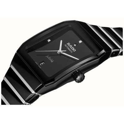 Vue en gros plan de la montre Rado Anatom Diamonds 32 mm