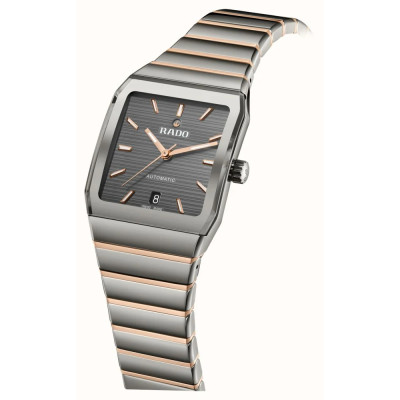 Vue en gros plan de la montre Rado Anatom Diamonds 32 mm