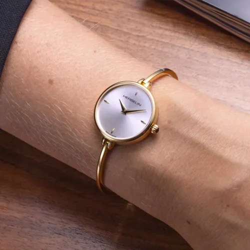 Photo montrant l'intégralité de la Montre Herbelin Fil – Quartz Ronde – Doré & Blanc