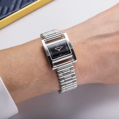 Photo montrant l'intégralité de la Montre Ve Avenue – Quartz – Acier & Noir