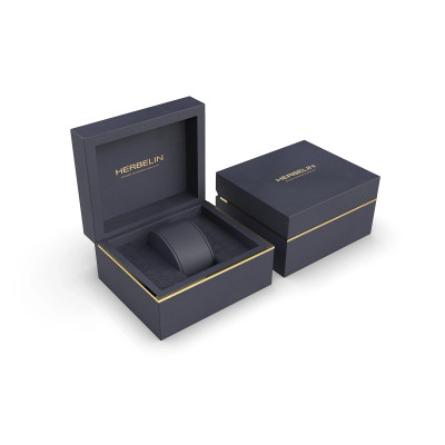 Vue de l’écrin de la Montre Herbelin Cap Camarat – Quartz Date – Acier & Vert