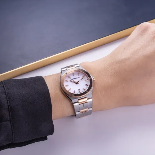 Photo montrant l'intégralité de la Montre Herbelin Cap Camarat – Quartz – Bicolore & Nacre