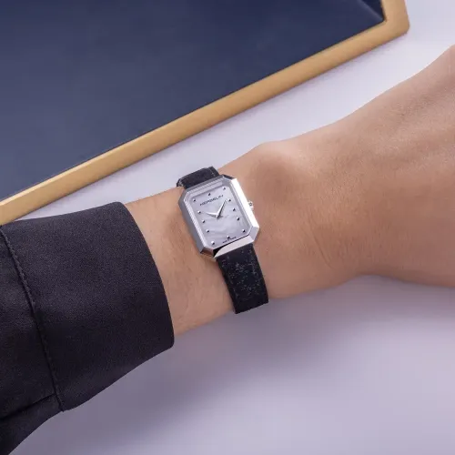 Photo montrant l'intégralité de la Montre Herbelin Octogône – Quartz – Nacre & Cuir