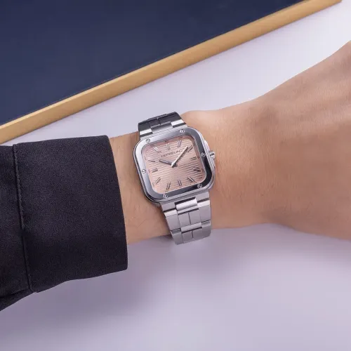 Photo montrant l'intégralité de la Montre Herbelin Cap Camarat – Square – Champagne Rosé