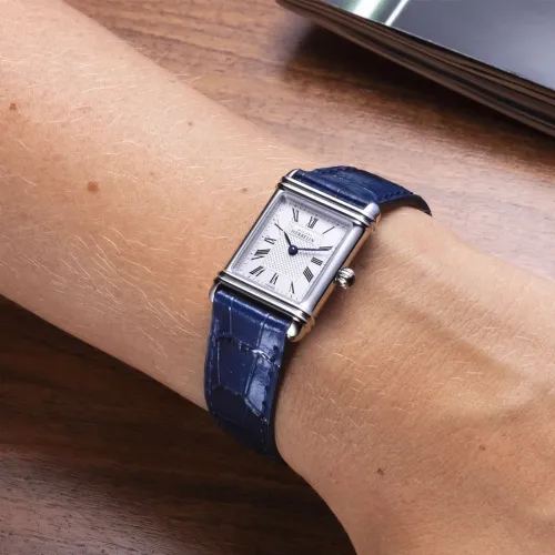 Photo Montrant l’Intégralité de la Montre Herbelin Art Déco – Quartz – Acier & Cuir Bleu Marine