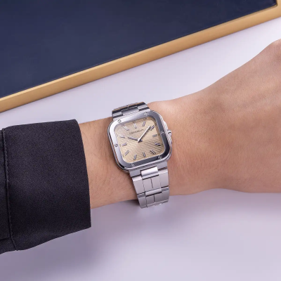 Image Capturant l’Ensemble de la Montre Montre Herbelin Cap Camarat – Square Dame – Champagne