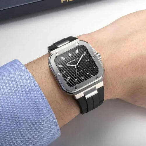 Photo Montrant l’Intégralité de la Montre Montre Herbelin Cap Camarat – Automatique Carrée – Acier & Noir