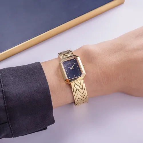 Photo Montrant l’Intégralité de la Montre Montre Herbelin Octogône – Chevrons – PVD Or Jaune & Nacre Noire