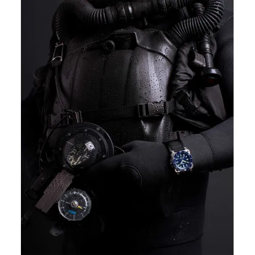 Vue complète de la Montre Bell & Ross BR-03 Diver Blue Steel