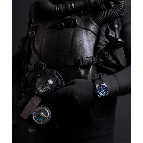 Photo montrant l'intégralité de la montre Montre Bell & Ross BR-03 Diver