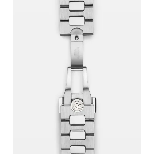 Photo montrant l'intégralité de la montre Montre Bell & Ross BR 05 Black Steel.