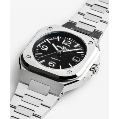 Vue en gros plan de la montre Montre Bell & Ross BR 05 Black Steel