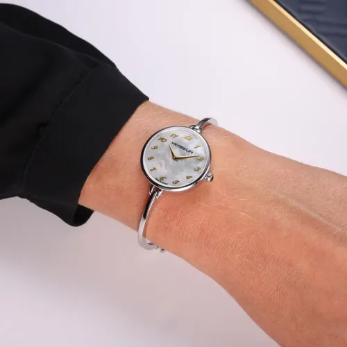 Photo montrant l'intégralité de la montre Montre Herbelin Fil – Quartz – Acier & Nacre