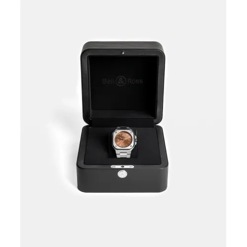 Photo montrant l'intégralité de la montre Montre Bell & Ross BR-05 Copper Brown Steel