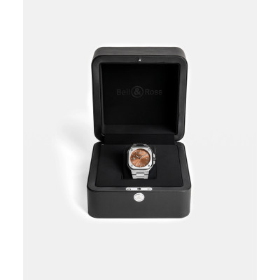 Vue de l’écrin de la montre Montre Bell & Ross BR-05 Copper Brown Steel avec bracelet interchangeable supplémentaire