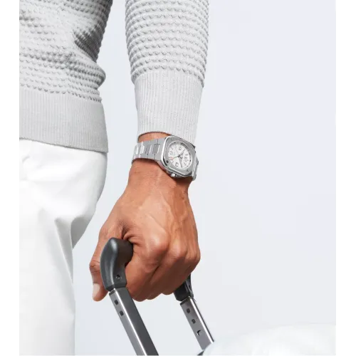 Photo montrant l'intégralité de la montre Bell & Ross BR-05 GMT White bracelet metal