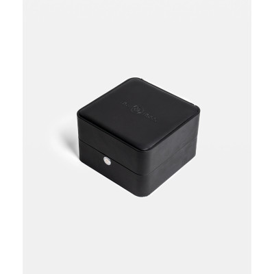 Vue de l’écrin de la montre Bell & Ross BR-05 GMT White bracelet métal