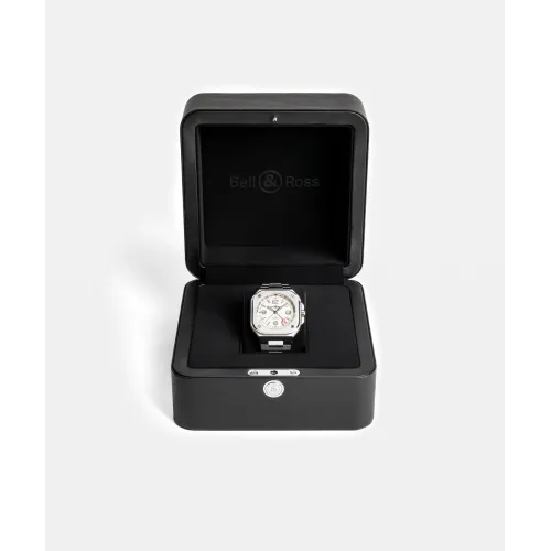 Photo montrant l'intégralité de la montre Bell & Ross BR-05 GMT White bracelet metal