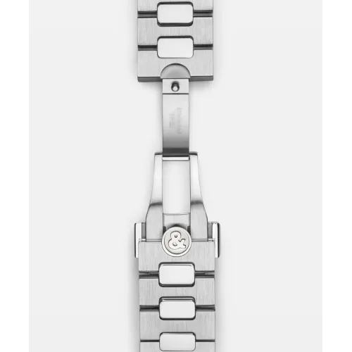 Photo montrant l'intégralité de la montre Bell & Ross BR-05 GMT White bracelet metal