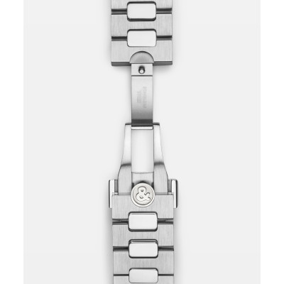 Vue de boucle de la montre Bell & Ross BR-05 GMT White bracelet metal