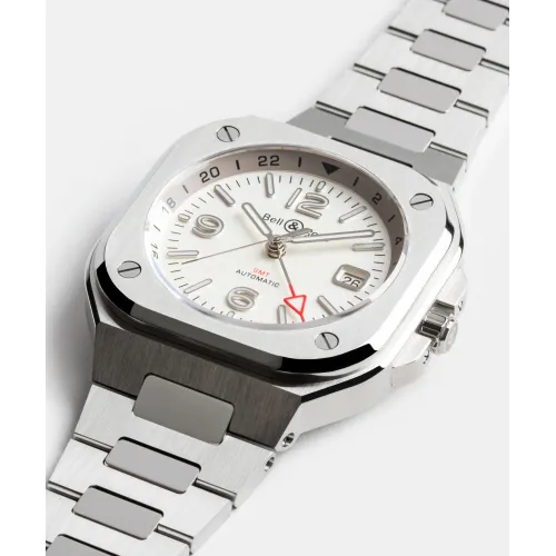 Photo montrant l'intégralité de la montre Bell & Ross BR-05 GMT White bracelet metal