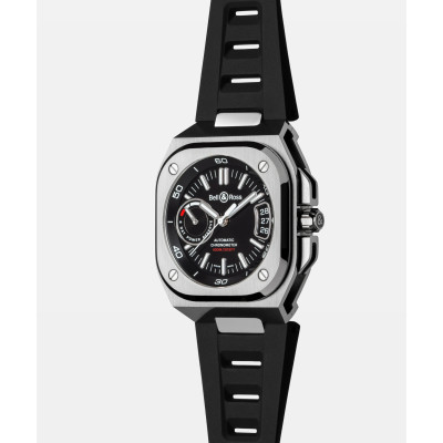 Photo montrant la luminescence des aiguilles et index de la montre Montre Bell & Ross BR-X5 Black Steel