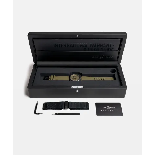 Photo montrant l'intégralité de la montre Montre Bell & Ross BR-03 Military Ceramic