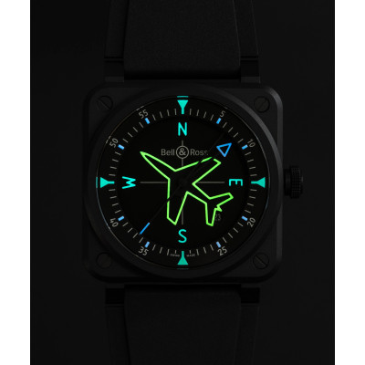Photo montrant la luminescence des aiguilles et index de la montre Montre Bell & Ross BR-03 Gyrocompass