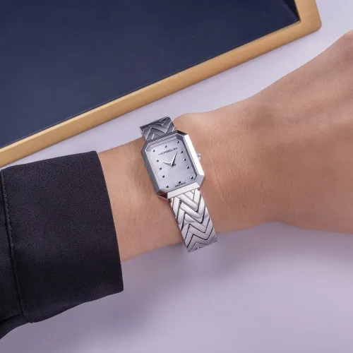 Photo montrant l'intégralité de la montre Montre Herbelin Octogône – Chevrons – Acier & Nacre
