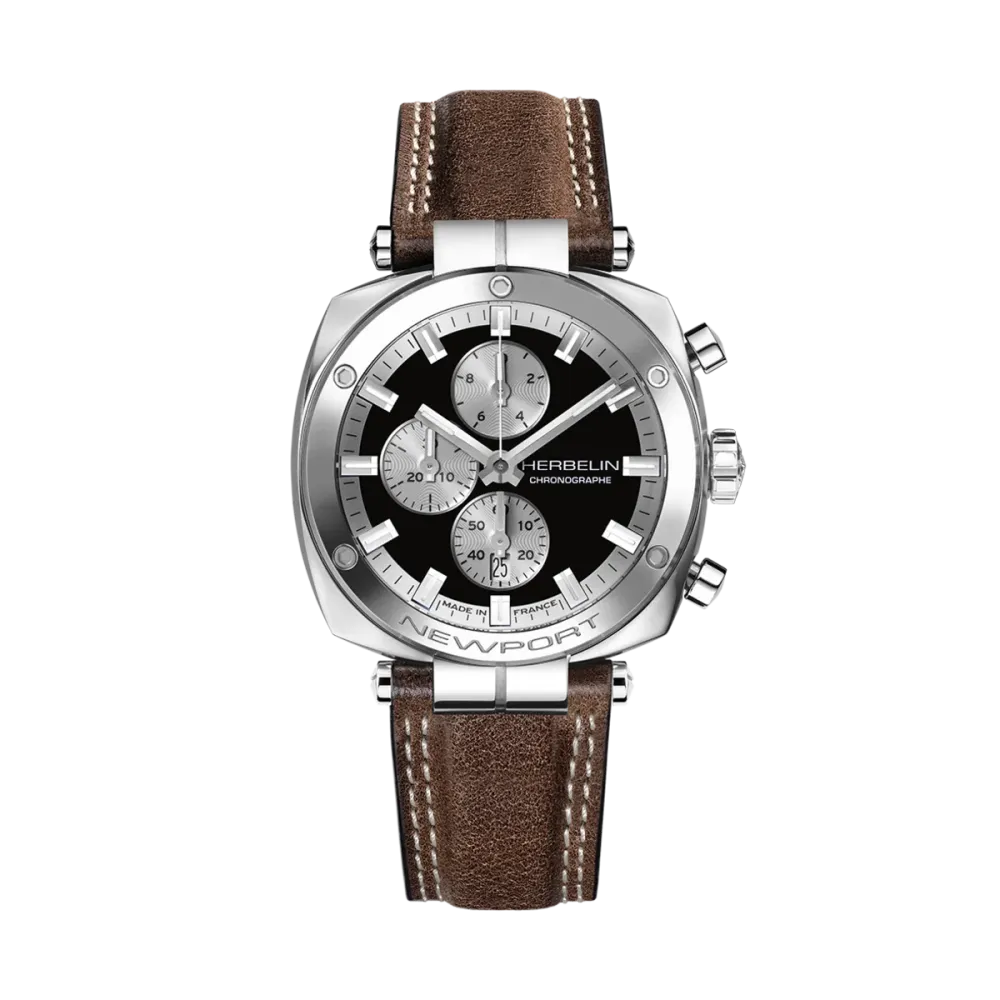 Photo montrant l'intégralité de la montre Newport – Héritage Chronographe – Acier & Cuir