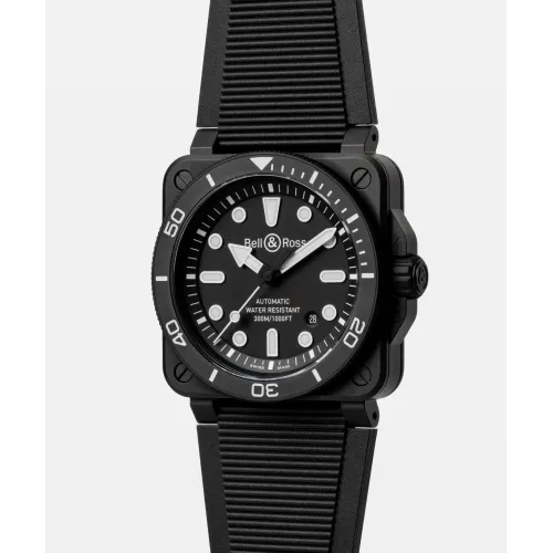 Photo montrant l'intégralité de la montre Bell & Ross BR-03 Diver Black Matte Ceramic.