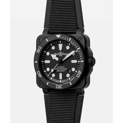 Vue profil de la montre Bell & Ross BR-03 Diver Black Matte Ceramic montrant la couronne.