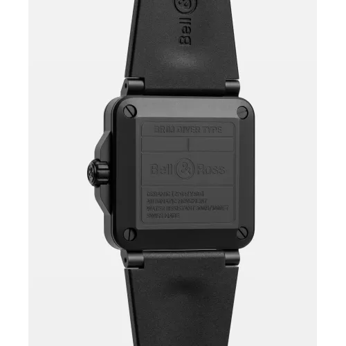 Photo montrant l'intégralité de la montre BR-03 Diver Lum Outline