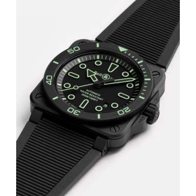 Vue inclinée de la montre BR-03 Diver Lum Outline