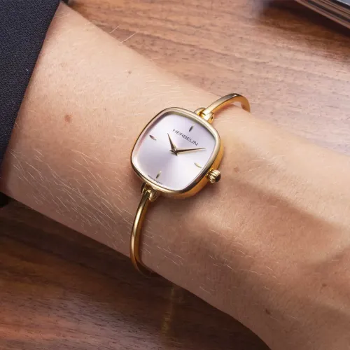 Photo montrant l'intégralité de la montre Montre Herbelin Fil – Quartz – PVD Or Jaune & Blanc