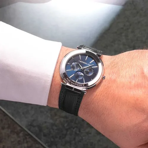 Photo montrant l'intégralité de la montre Montre Herbelin Newport – Slim Phase de Lune – Acier & Cuir