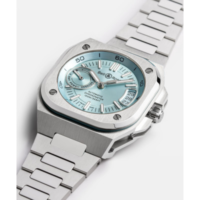 Vue inclinée de la montre Bell & Ross BR-X5 Ice Blue Steel