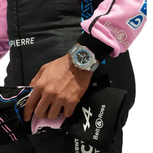 Photo montrant l'intégralité de la montre Bell & Ross BR-05 Chrono A523