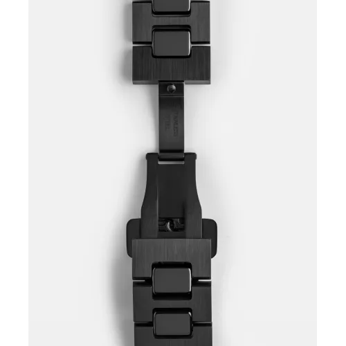 Photo montrant l'intégralité de la montre Bell & Ross BR-05 Black Ceramic Bracelet Ceramic