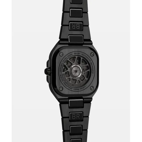Photo montrant l'intégralité de la montre Bell & Ross BR-05 Black Ceramic Bracelet Ceramic
