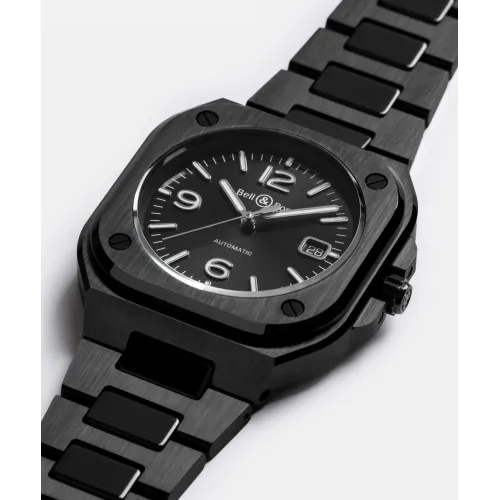 Photo montrant l'intégralité de la montre Bell & Ross BR-05 Black Ceramic Bracelet Ceramic