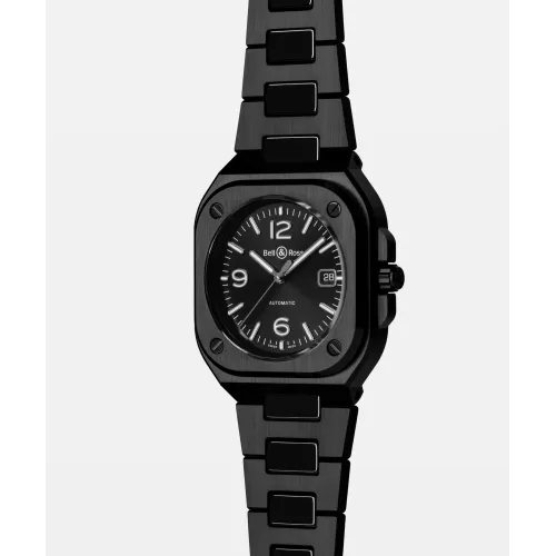 Photo montrant l'intégralité de la montre Bell & Ross BR-05 Black Ceramic Bracelet Ceramic