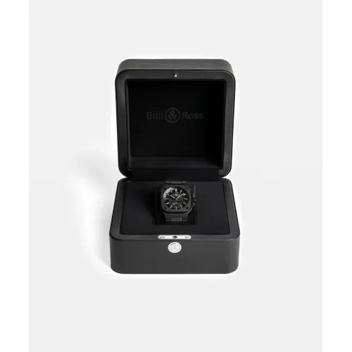 Photo montrant l'intégralité de la montre Bell & Ross BR-05 Skeleton Black Ceramic