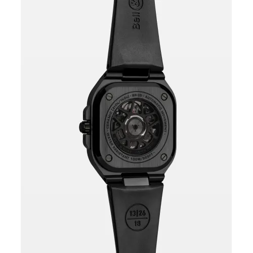 Photo montrant l'intégralité de la montre Bell & Ross BR-05 Skeleton Black Ceramic