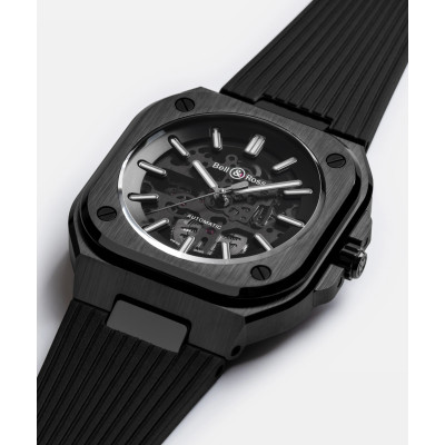 Vue inclinée de la montre Bell & Ross BR-05 Skeleton Black Ceramic