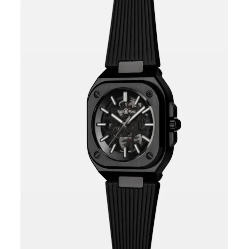 Photo montrant l'intégralité de la montre Bell & Ross BR-05 Skeleton Black Ceramic