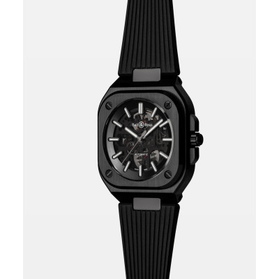 Vue profil de la montre Bell & Ross BR-05 Skeleton Black Ceramic montrant la couronne