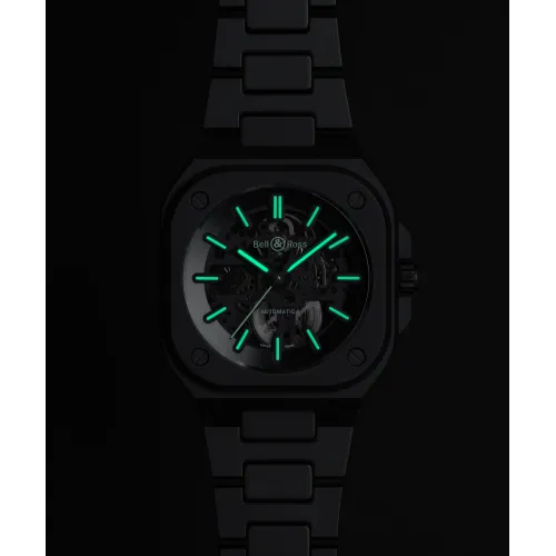 photo montrant l'intégralité de la montre bell & ross br-05 skeleton black lum ceramic