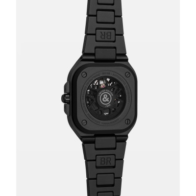 vue de dos de la montre bell & ross br-05 skeleton black lum ceramic avec boîtier transparent